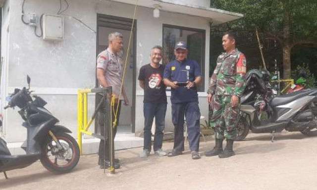 Sinergitas Bhabinkamtibmas Dan TNI di Parung, Perkuat Harkamtibmas Lewat Sambang Dan Penyuluhan Warga.