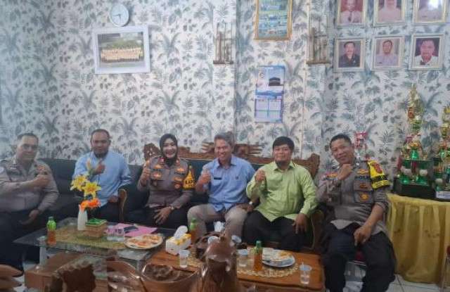 Program Jumat Curhat Kali ini Kapolsek Dramaga Bersama Kepala Sekolah SMPN 1 Dramaga Terkait Penutupan MPLS.