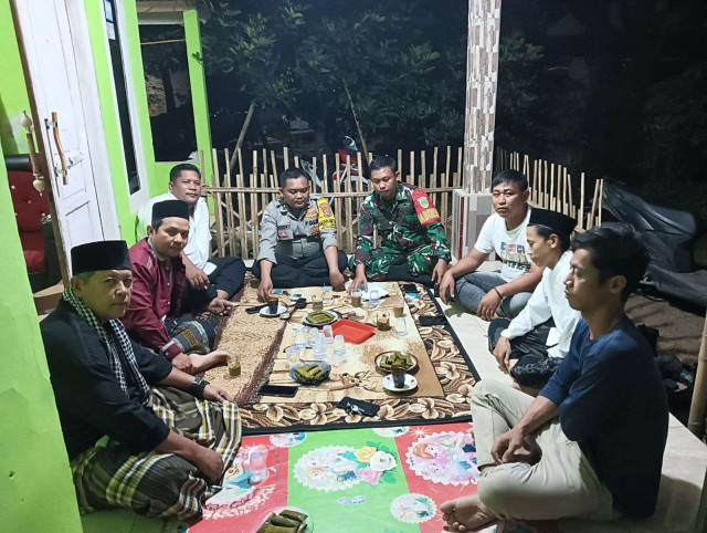 Wujudkan Kamtibmas Kondusif, Bhabinkamtibmas Parungpanjang Sambangi Warga Bersama Babinsa