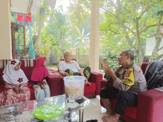 Sinergitas Polri dengan Toga/Warga Wilayah Desa Cikarawang Giat Anjangsana Warga Untuk Menjaga Kondusifitas.