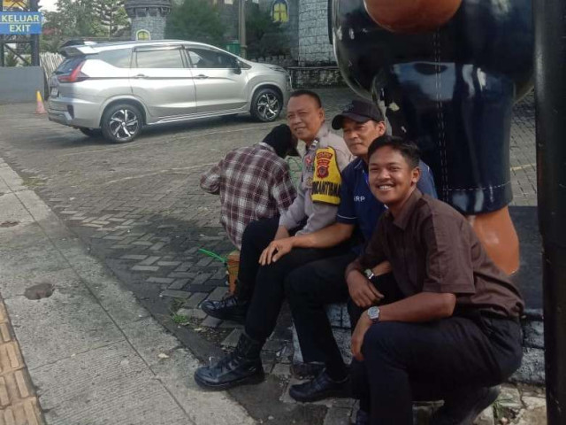 Bhabinkamtibmas Desa Cipayung Girang Intensifkan Patroli dan Sampaikan Pesan Kamtibmas.