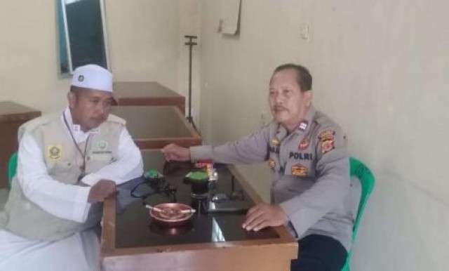 Jalin Sinergi Kamtibmas, Bhabinkamtibmas Ciampea Sambangi Tokoh Agama di Desa Bojongrangkas.
