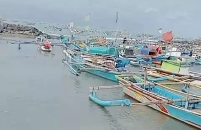 Aktivitas 5.000 Nelayan di Lebak Lumpuh Akibat Gelombang Tinggi