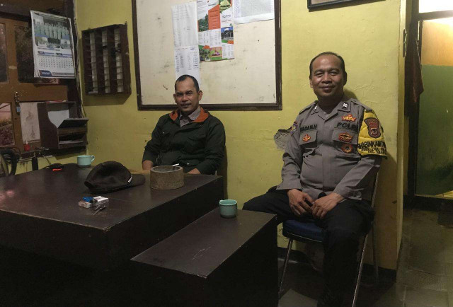 Sambang Pos Kamling, Bhabinkamtibmas Sampaikan Pesan Kamtibmas ke Warga