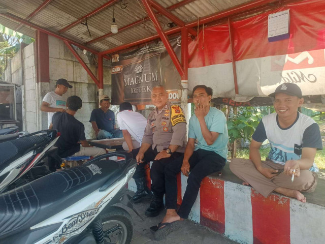 Bhabinkamtibmas Babakan Madang Silaturahmi dan Sampaikan Pesan Kamtibmas di Desa Karang Tengah