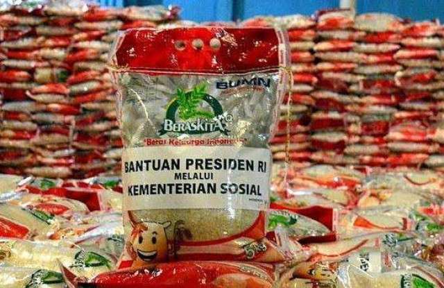 Dugaan Pungutan Rp 10 Ribu per Sak Beras Bansos di Desa Air Kati, Warga Pertanyakan Aturannya