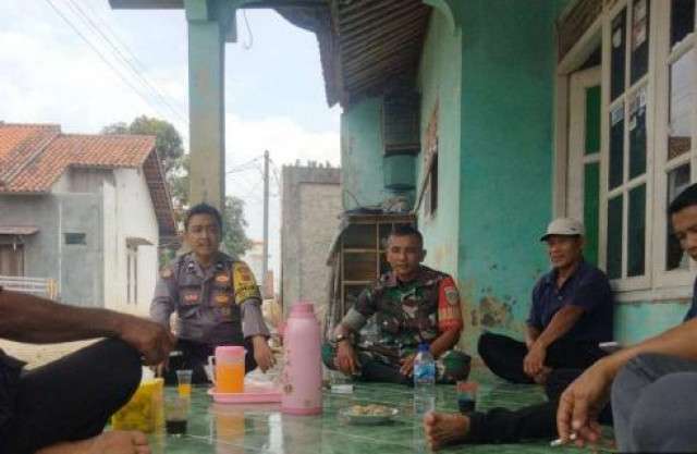 Bhabinkamtibmas Polsek Parung Perkuat Silaturahmi dan Edukasi Kamtibmas di Desa Cogreg