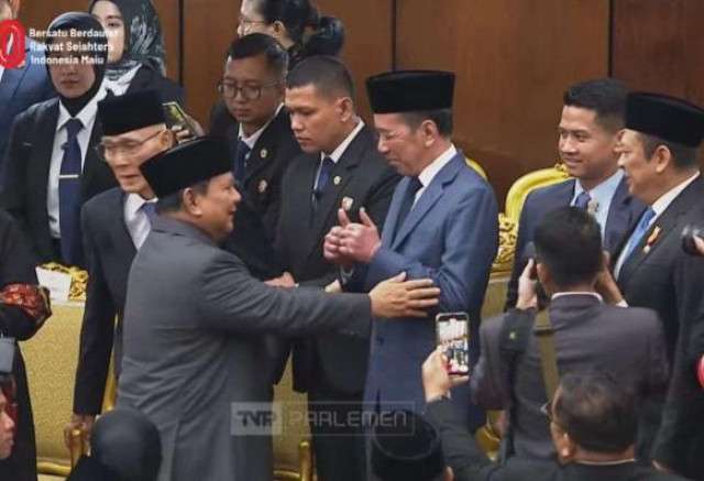 Usai Pidato Kenegaraan, Jokowi Kasih 2 Jempol ke Prabowo
