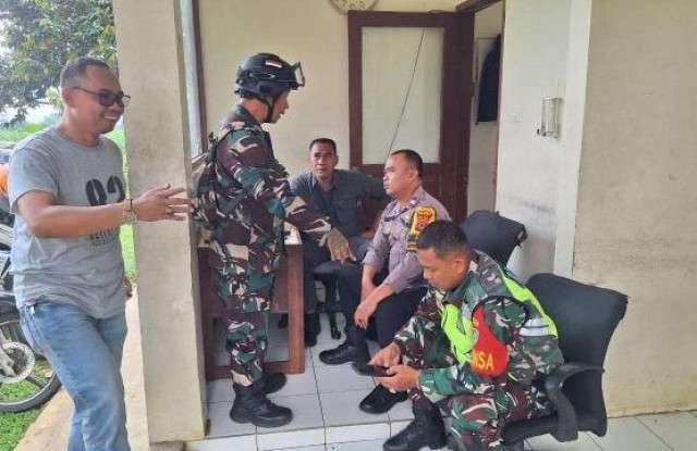 Bhabinkamtibmas Polsek Caringin Bersama Babinsa Gelar Sambang Kamtibmas di Muara Jaya