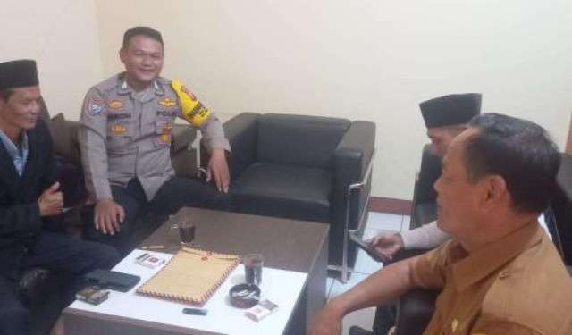Bhabinkamtibmas Desa Sukajadi Sambangi Pemerintah Desa, Sampaikan Pesan Kamtibmas