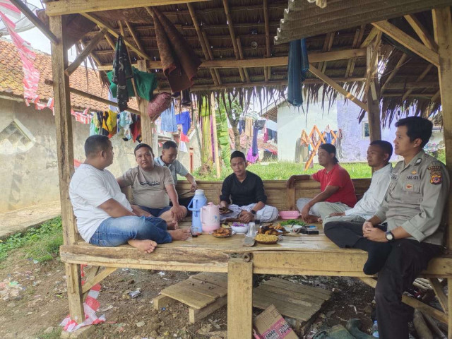 Bhabinkamtibmas Polsek Leuwiliang Sambangi Warga Demi Harkamtibmas di Wilayah