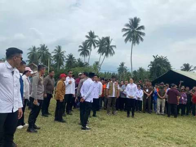 Kunjungi Korban Bencana di Poso, Wapres Gibran: Tetap Sekolah Ya