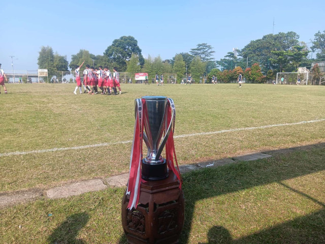 Aiptu Hambali Lakukan Pengamanan Final Sepak Bola Kades Cup di Desa Hambalang