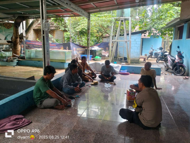 Bhabinkamtibmas Polsek Parung Jalin Kedekatan Dengan Masyarakat Desa Binaan