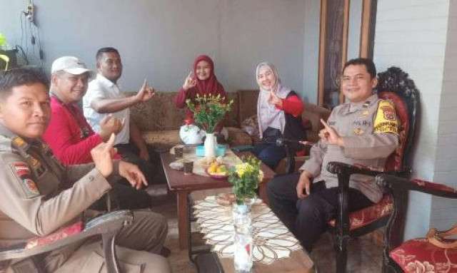 Bhabinkamtibmas Polsek Parung Sambang Warga dan Silaturahmi Dengan warga Sampaikan Pesan Kamtibmas