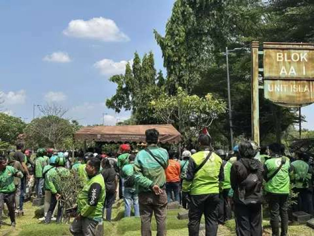 Jenazah Affan Kurniawan Diantar Iringan Panjang Driver Ojol ke Pemakaman