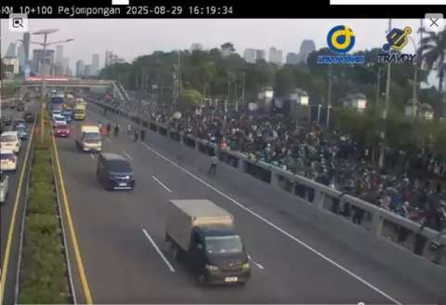 Tol Dalam Kota Ditutup Sementara Dampak Massa Demo Blokir Jalan