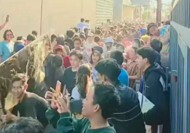 Digeruduk Massa, Isi Rumah Anggota DPR Ahmad Sahroni Dijarah