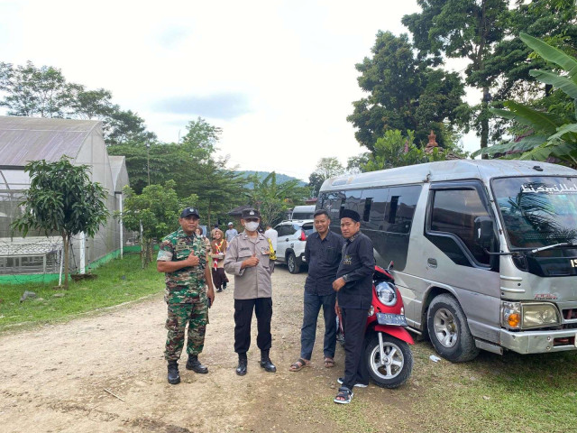 Bhabinkamtibmas Polsek Leuwiliang Sambangi Warga Desa Ninaan Untuk Kalin Kedekatan Dan Tingkatkan Kewaspadaan Kamtibmas