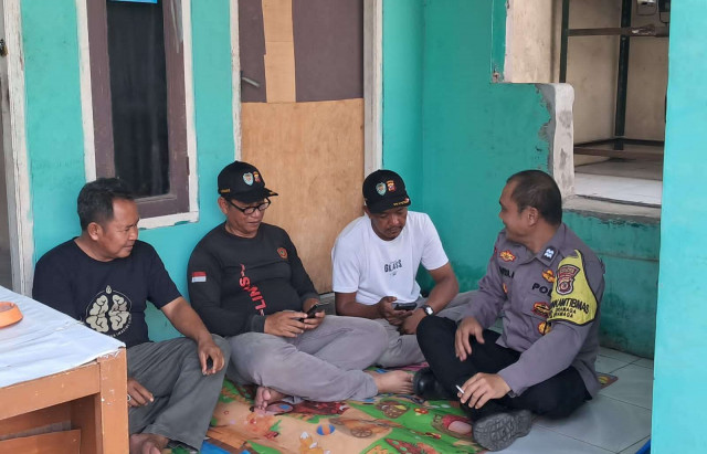Bhabinkamtibmas Laksanakan Sambang Tingkatkan Keamanan Lewat Patroli Dialogis ke Desa Binaan Ajak Jaga Kamtibmas Yang Kondusif