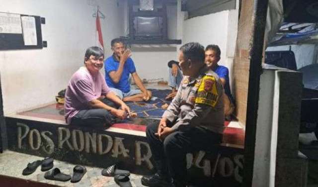Bhabinkamtibmas Polsek Ciampea Kontrol Ronda Malam, Sampaikan Pesan Kamtibmas