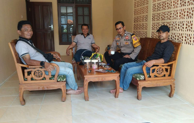 Bhabinkamtibmas Polsek Ciawi Sambang Kamtibmas Bersama Perangkat Desa Bendungan