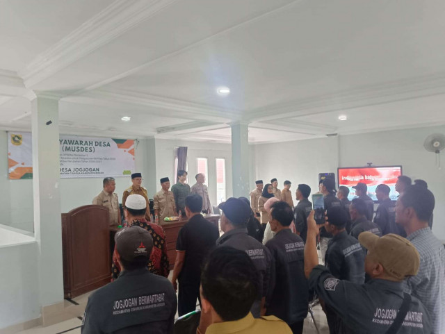Bhabinkamtibmas Desa Jogjogan Ikuti Musyawarah Desa (musdes), Ajak Warga Jaga Kamtibmas