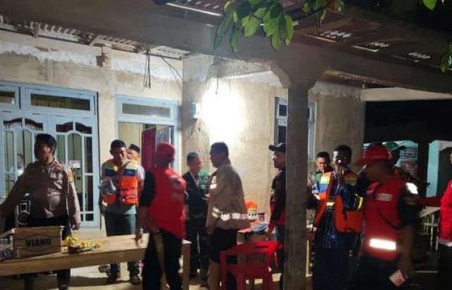 Banjir Bandang dan Longsor Terjang Lampung Barat, Polisi Evakuasi Warga Hingga Tengah Malam