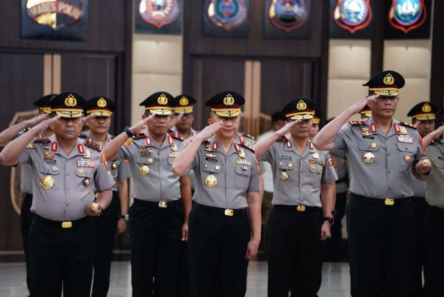 Kapolri Pimpin Langsung Upacara Kenaikan Pangkat 27 Perwira Tinggi