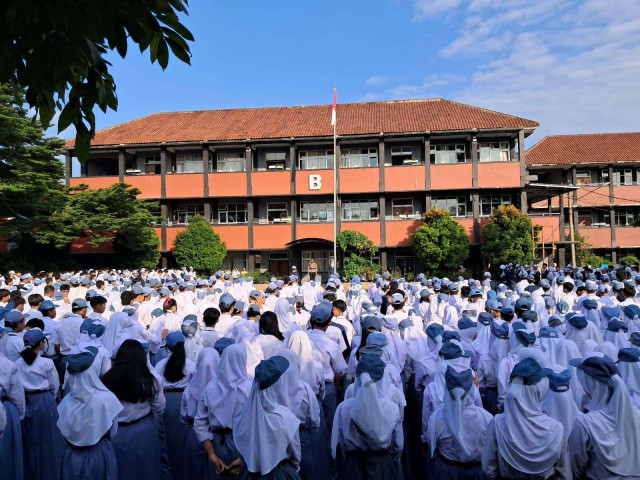 Kapolsek Dramaga Menjadi Inspektur Upacara di SMAN 1 DRAMAGA Kabupaten Bogor, Beri Edukasi Jangan Mudah Terprovokasi Dalam Menggunakan Akun Medsos