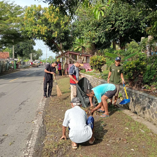 Dinas Perikanan Kabupaten Sukabumi Bersama Warga Gelar Aksi World Cleanup Day di Kampung Marinjung Hilir