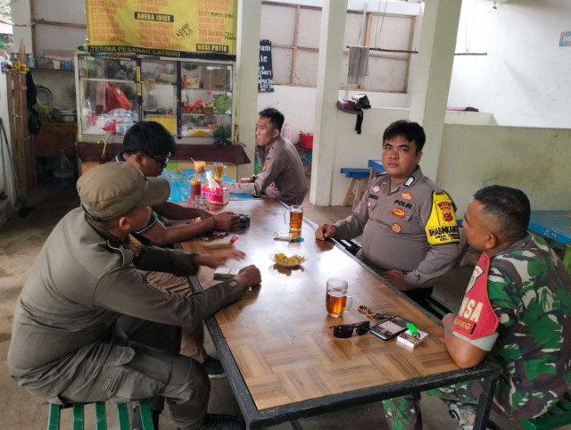 Bhabinkamtibmas Polsek Parung Bersinergi dengan Babinsa Jalin Kedekatan dan Jaga Kamtibmas