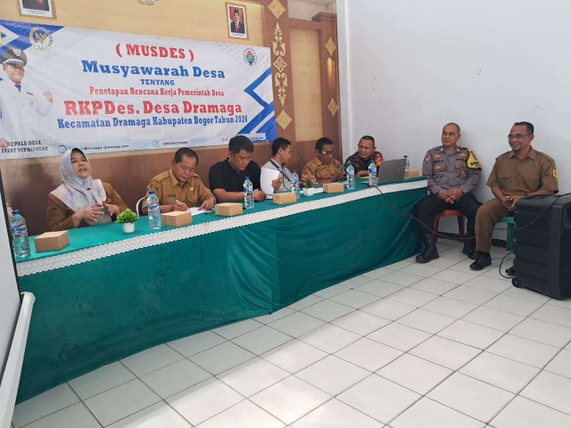 Bhabinkamtibmas Hadiri Acara Musdes Tentang Penetapan Rencana Kerja Pemerintah Desa Dramaga Tahun 2026