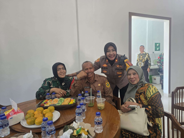 Kapolsek Dramaga Bersama Muspika Kecamatan Dramaga Kecamatan Ciomas Dan Kecamatan Tamansari Gerebek Ke Koramil 0621-27 Tamansari Dalam Rangka Dirgahayu  TNI Ke 80