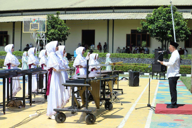 Wabup Sukabumi Lepas Corps Putri Assalam ke Kejuaraan Marching Band Internasional Piala Raja Hamengku Buwono 2025