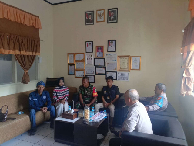 Bhabinkamtibmas Polsek Cijeruk Bersama Babinsa Sambang Warga di Desa Ciburayut