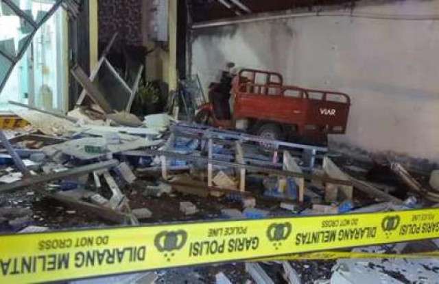 Ledakan Hebat Kantor Farmasi di Tangsel, Atap Roboh