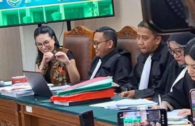 Nikita Mirzani Dituntut 11 Tahun Penjara dan Denda Rp2 Miliar