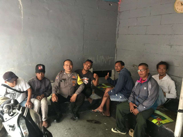 Bhabinkamtibmas Sambang Warga Desa Tugu Selatan, Ciptakan Situasi Kamtibmas Yang Aman Dan Kondusif