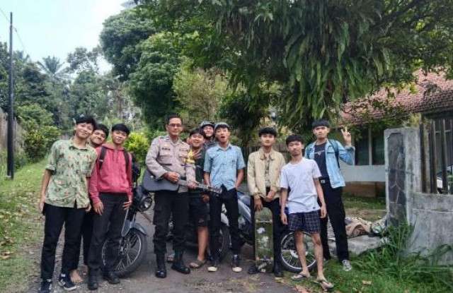Bhabinkamtibmas Polsek Ciawi Polres Bogor Jalin Silaturahmi Kamtibmas Bersama Pelajar 