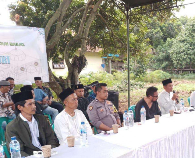 Bhabinkamtibmas Polsek Parung Jalin Kedekatan dengan Warga Desa Binaan