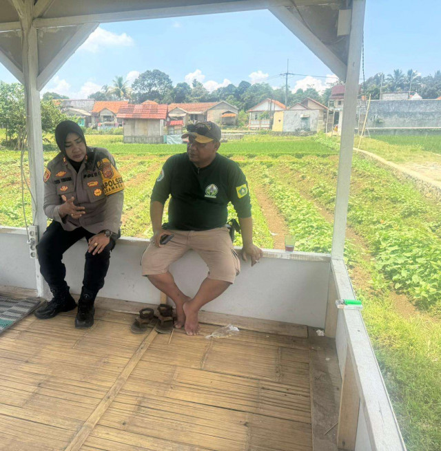 Kapolsek Dramaga Laksanakan Door To Door  Program Jumat Curhat, Dengarkan Aduan Keluh Kesah Warga Masyarakat Kecamatan Dramaga