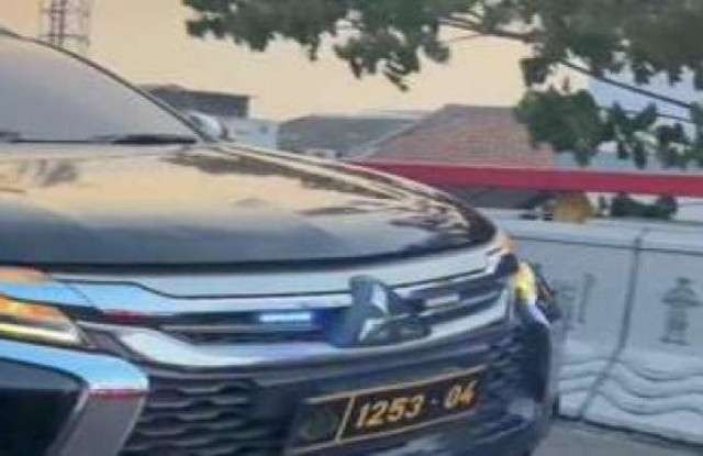 Gunakan "Tot tot wuk wuk" dan Pelat Polisi Palsu, Pengemudi Pajero Ditangkap