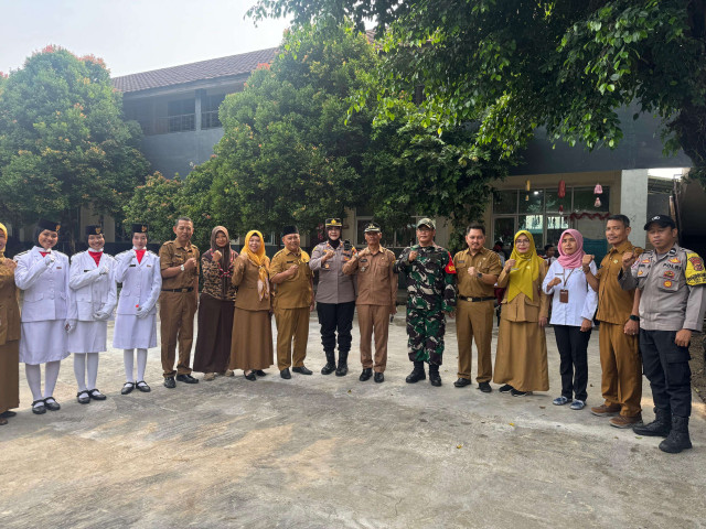 Kapolsek Dramaga Hadiri  Apel Upacara Gabungan Forkompicam Juga Ka Desa Ciherang Di SDN Ciherang 02 Kecamatan Dramaga. 