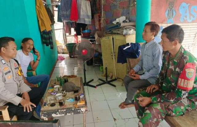 Sinergitas TNI-POLRI Bhabinkamtibmas dan Babinsa Desa Sukamanah Laksanakan Anjangsana Sambang Warga Jaga Kondusifitas Kamtibmas
