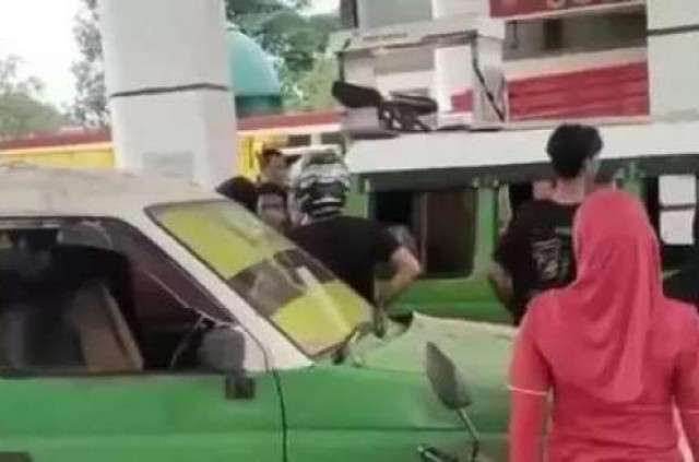 Gegara Serobot Antrean BBM, Sopir Angkot Tewas Ditembak 
