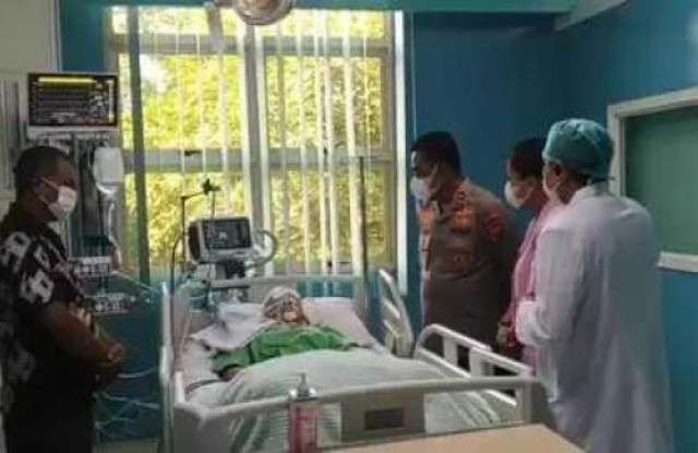 Kapolda Sumut menangis saat jenguk mahasiswi korban ditabrak polisi mabuk