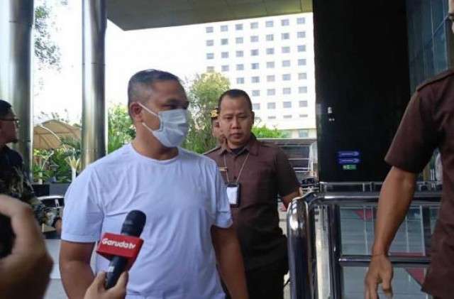 Gubernur Riau Abdul Wahid tiba di KPK usai terjaring OTT
