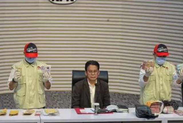 Total "jatah preman" yang disetor ke Abdul Wahid Rp 4,05 Miliar