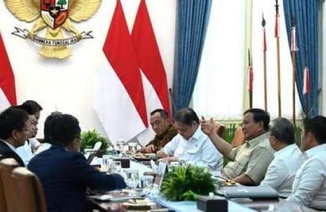 Panggil para menteri, Prabowo minta momentum pertumbuhan ekonomi 5% tetap terjaga
